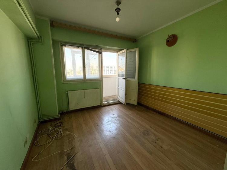 Apartament cu 4 camere decomandat în Lujerului
