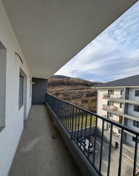 Apartament cu 3 camere semidecomandat în Florești — fotografia 1