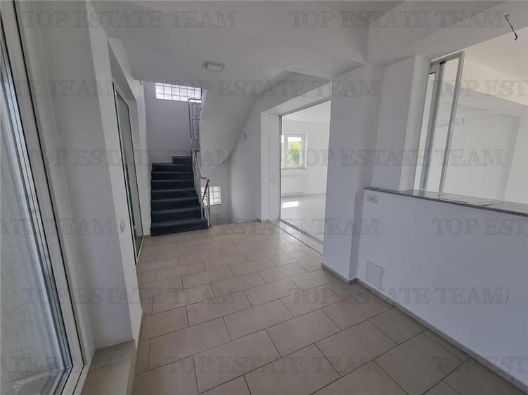 Casă individuală cu 5 camere cu Teren 250 Mp în Odăi