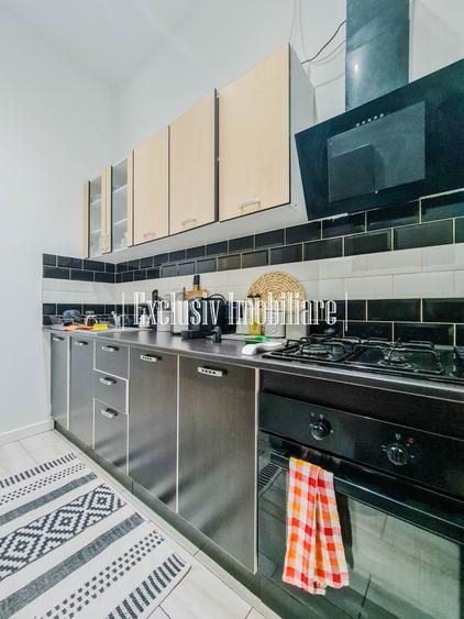 Apartament cu 3 camere semidecomandat, mobilat în Central