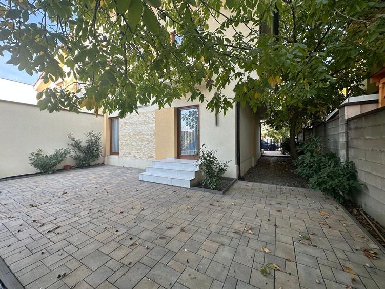 Duplex cu 4 camere cu Canalizare în Exterior Nord