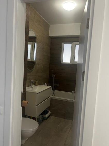 Apartament cu 3 camere decomandat, mobilat în Brâncoveanu