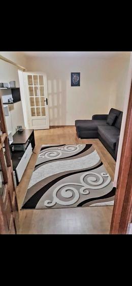 Apartament cu 3 camere decomandat în Coman