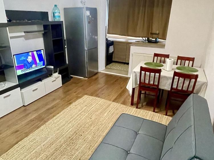 Apartament cu 3 camere decomandat în Răcădău