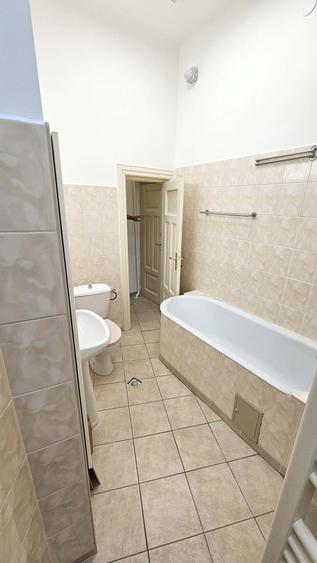 Garsonieră circulară în P-ța Rosetti