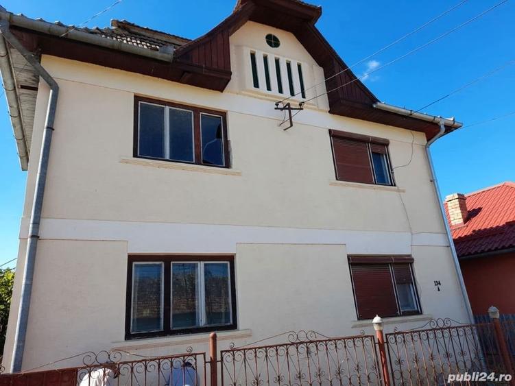 Casă cu 6 camere cu Teren 530 Mp în Cuștelnic