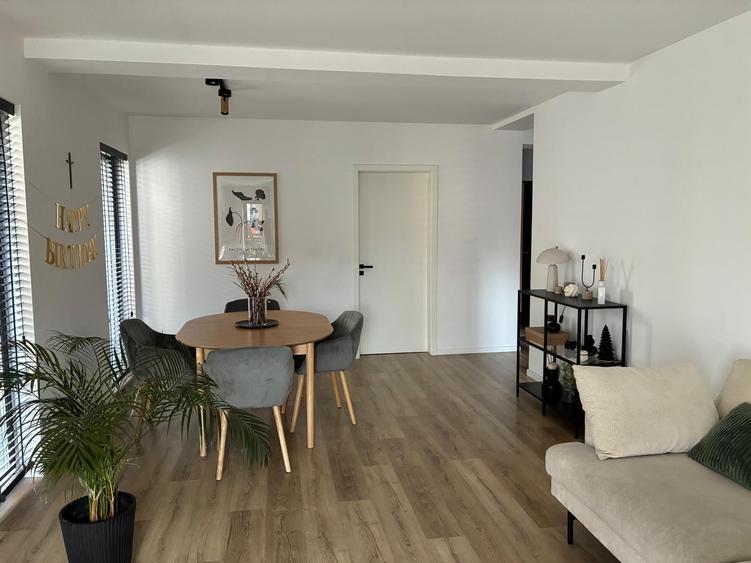 Duplex cu 5 camere cu Canalizare în Sânpetru