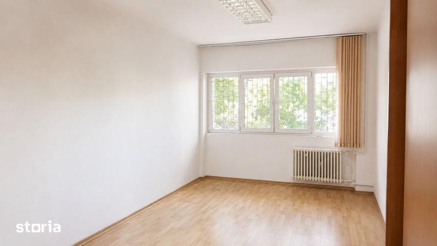 Apartament cu 3 camere semidecomandat în Pantelimon