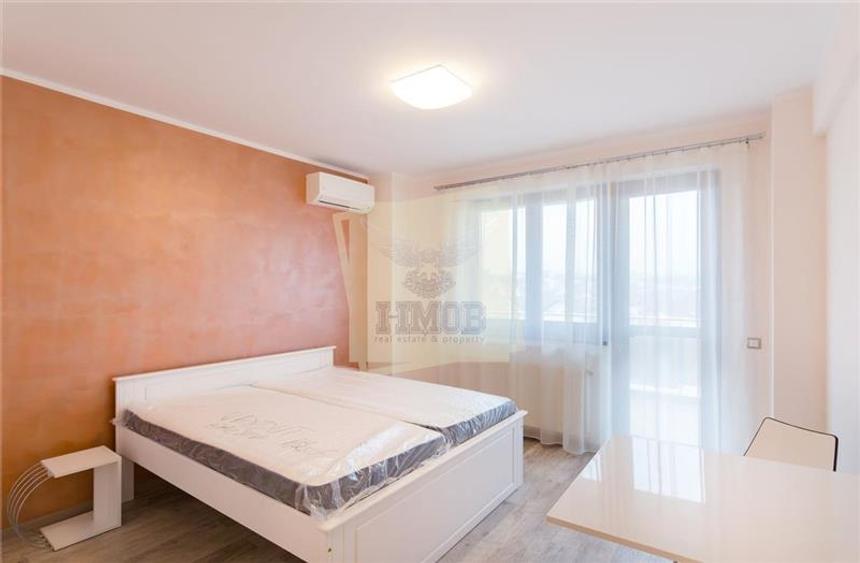 Penthouse cu 4 camere decomandat, mobilat în Ștrand