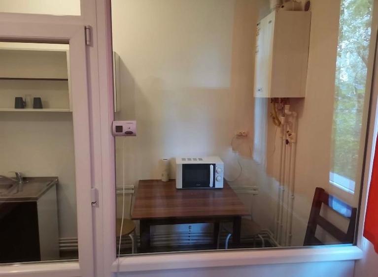 Apartament cu 1 camera, etajul 1/4, zona Baza 3 - 4