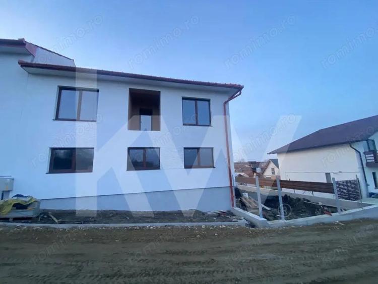 Casă cu 4 camere cu Teren 300 Mp în Șura Mică