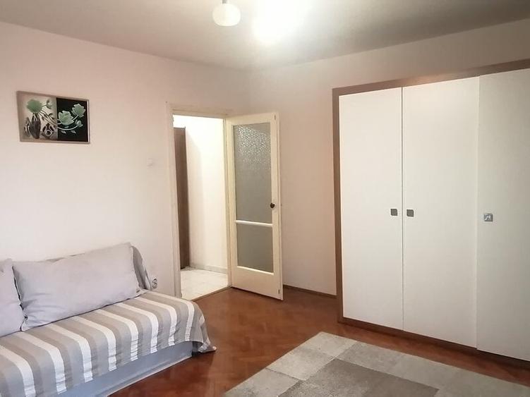 Garsonieră decomandată, mobilată în Vatra Luminoasă