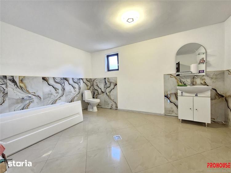 Casă cu 6 camere decomandat cu Teren 887 Mp în Central