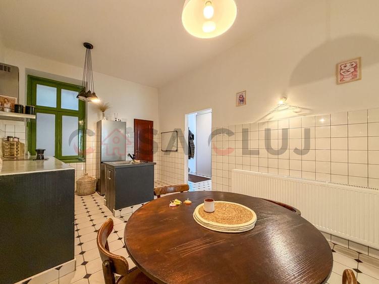 Apartament cu 2 camere semidecomandat, mobilat în Central — fotografia 3