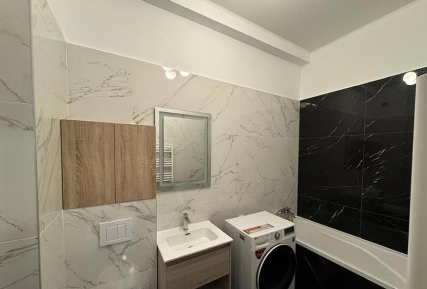 Apartament cu 3 camere semidecomandat, mobilat în Pipera