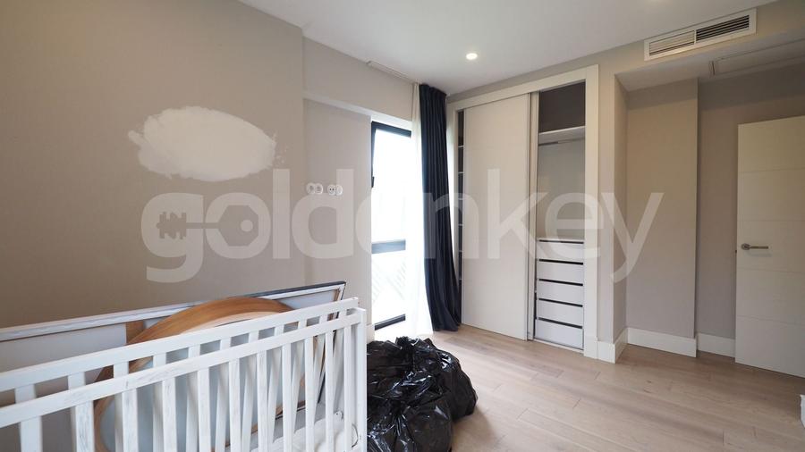 Apartament cu 4 camere semidecomandat, mobilat în Pipera
