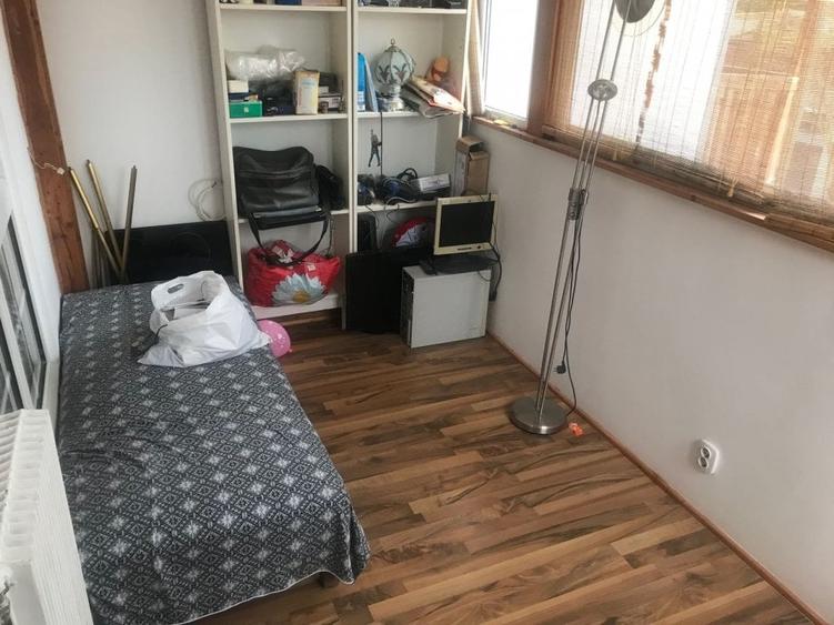 Casă individuală cu 4 camere cu Canalizare în Schei