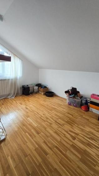 Casă individuală cu 7 camere cu Teren 700 Mp în Snagov