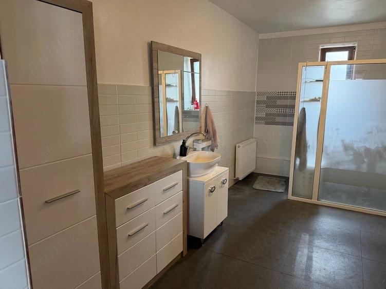 Casă cu Teren 1726 Mp în Bobda