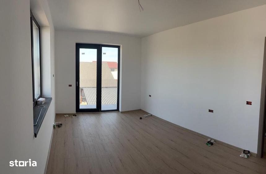 Casă cu 4 camere decomandat cu Teren 220 Mp în Tărlungeni