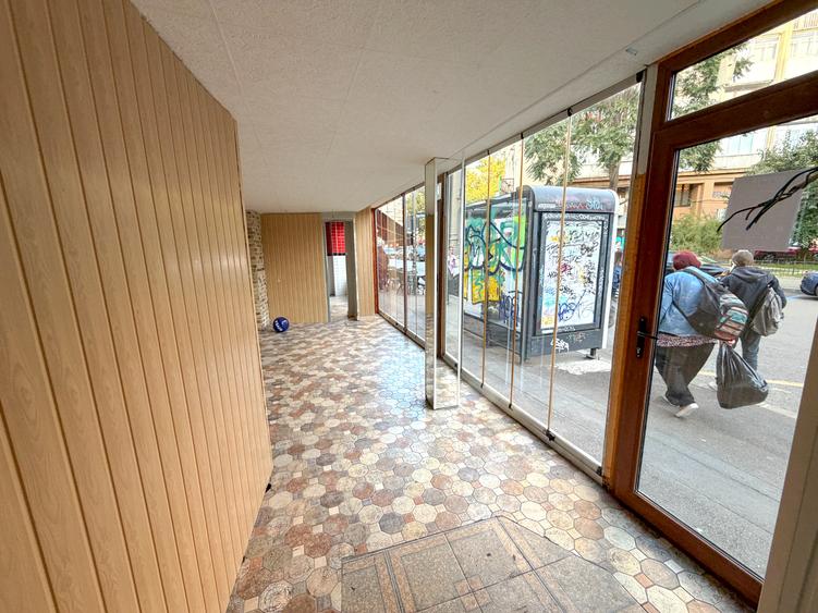 Spațiu comercial, de 90 mp, în P-ța Romană