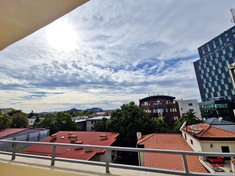 Apartament cu 3 camere decomandat, mobilat în Aviatorilor