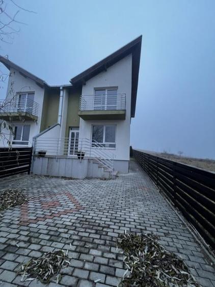 Duplex cu 3 camere cu Canalizare în Gilău