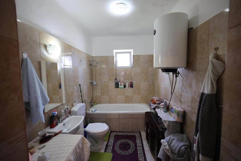 Casă cu 4 camere în Lalașinț