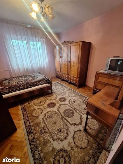 Casa cu teren ideala pentru spa?ii comerciale / birouri Sector 4 - 11