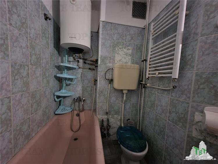 Apartament cu 5 camere decomandat, mobilat în Sud