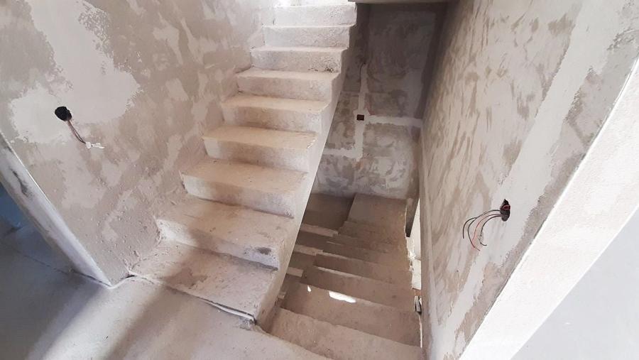 Duplex cu 6 camere cu Canalizare în Europa
