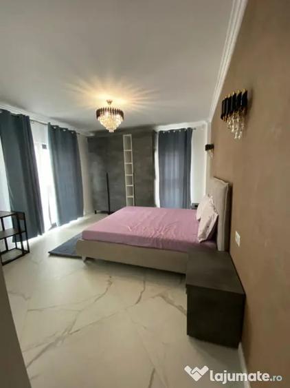 Apartament cu 4 camere decomandat, mobilat în Central