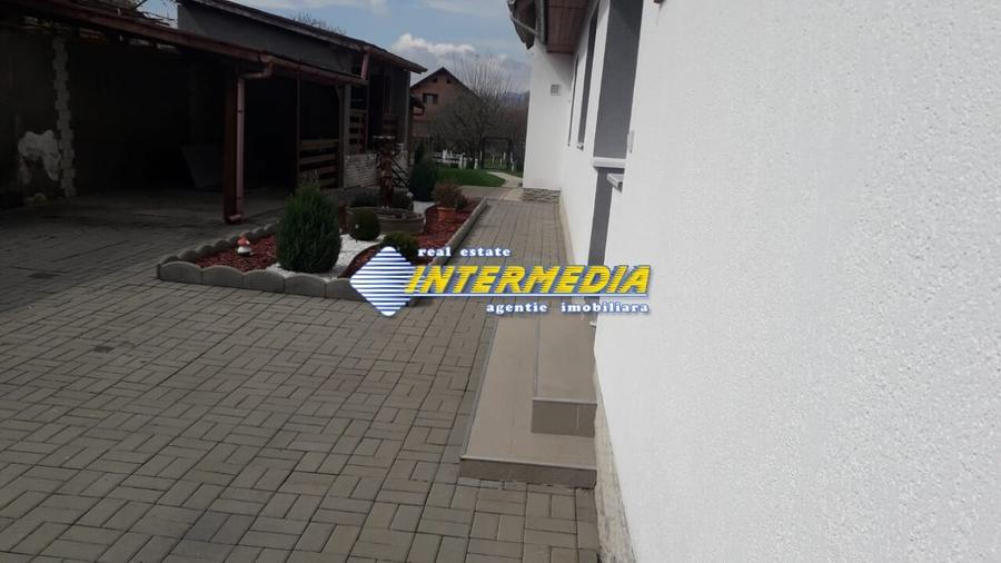 Casă individuală cu 5 camere cu Canalizare în Periferie
