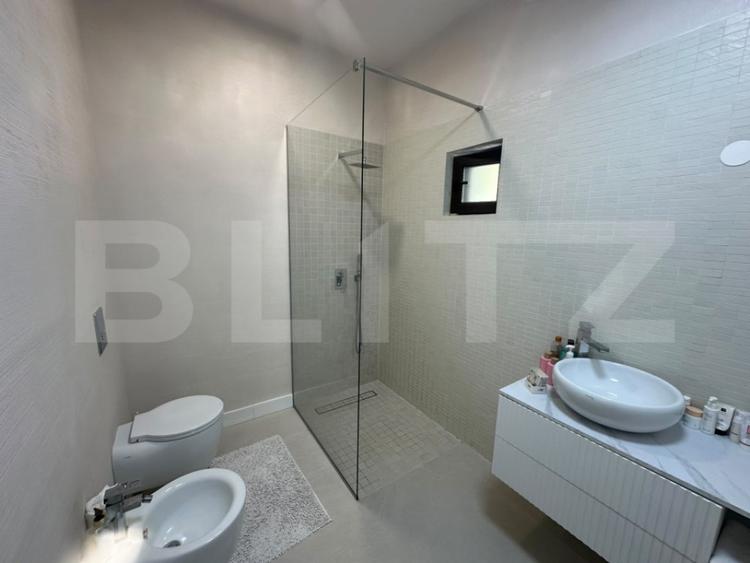 Casă cu 4 camere cu Teren 2100 Mp în Viișoara