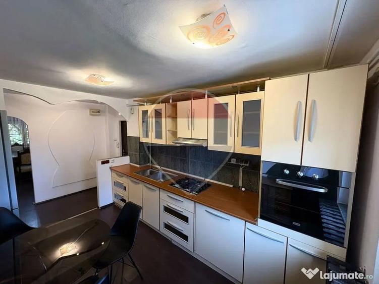 Apartament cu 4 camere semidecomandat în Traian