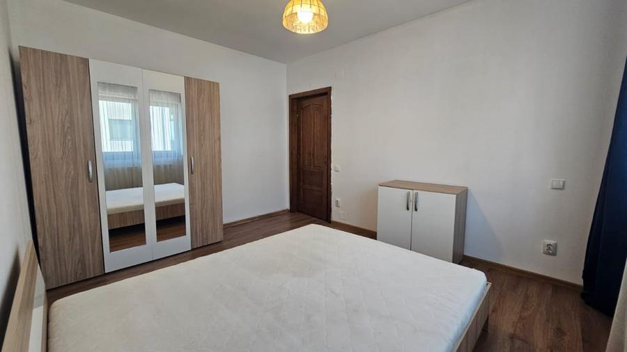Apartament cu 4 camere semidecomandat în Europa