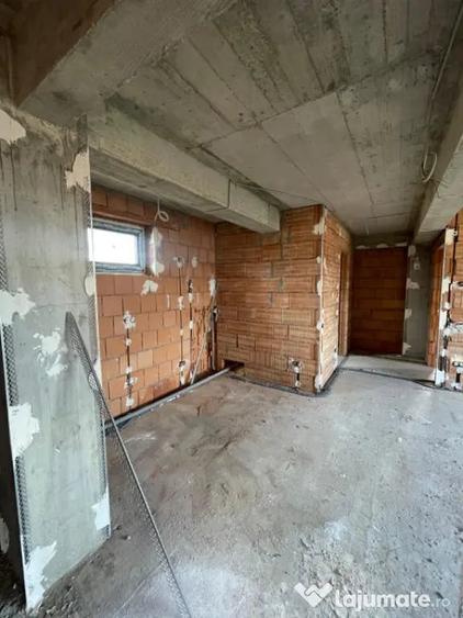 Apartament cu 2 camere semidecomandat în Independenței