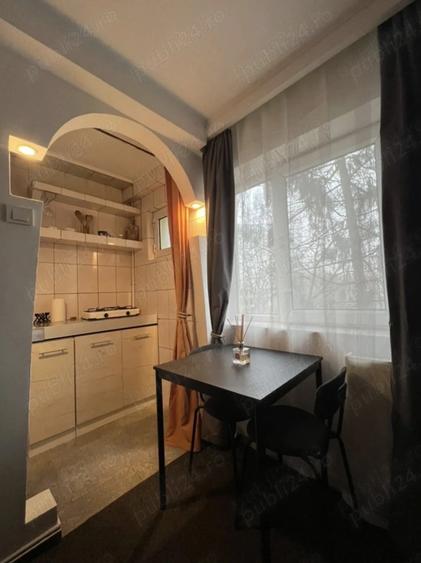 Garsonieră decomandată în Central