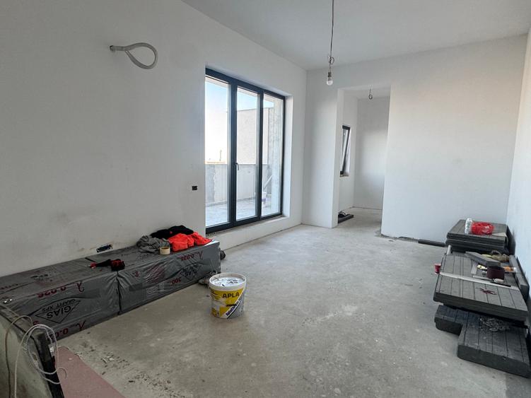 Apartament cu 4 camere decomandat în Mihai Bravu
