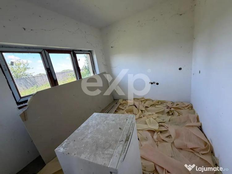 Casă cu 7 camere cu Teren 1000 Mp în Butimanu