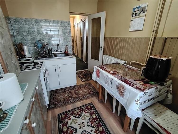 Apartament cu 4 camere decomandat, mobilat în Vest