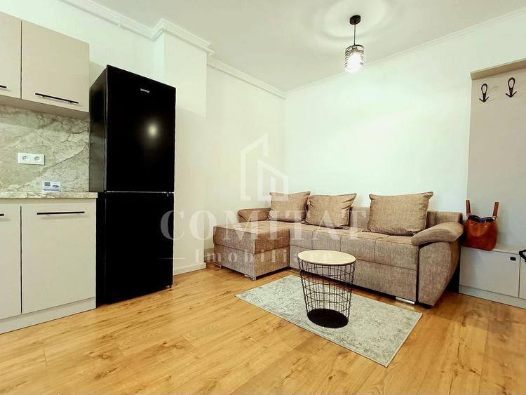 Apartament cu 2 camere semidecomandat, mobilat în Florești