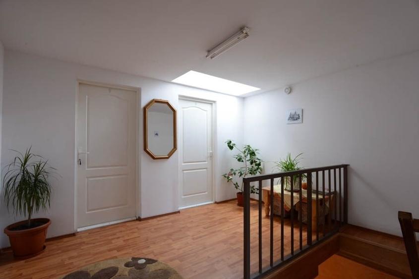Casă individuală cu 5 camere cu Canalizare în Dâmbul Rotund