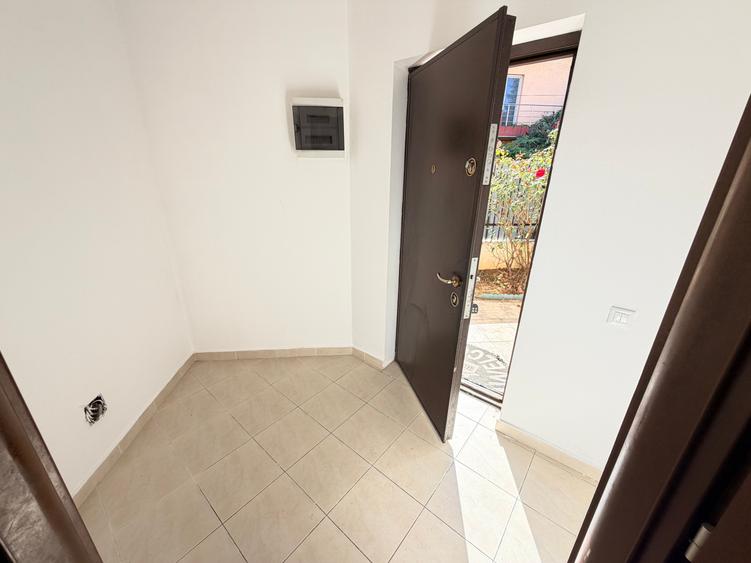Duplex cu 4 camere cu Canalizare în Central