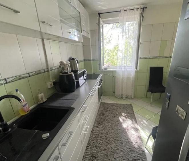 Apartament cu 3 camere decomandat în Titan