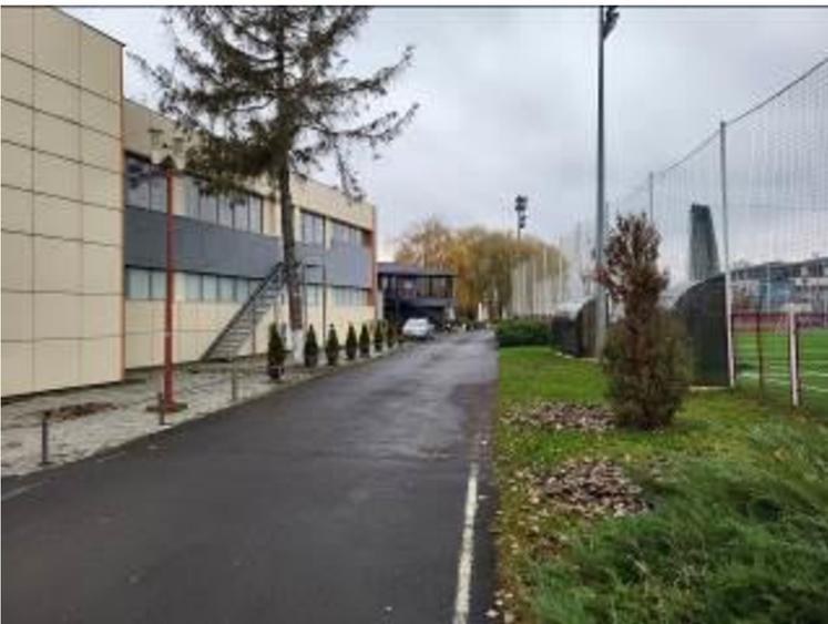Casă individuală cu 4 camere cu Canalizare în Central