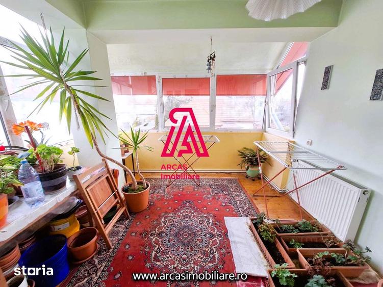 Casă cu 7 camere cu Canalizare în Sub Arini