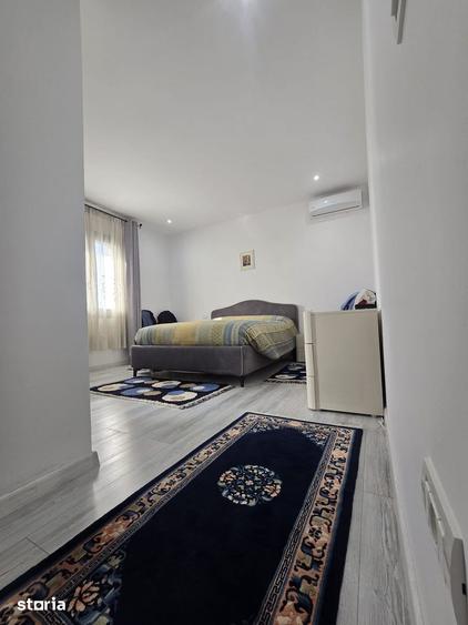 Casă cu 6 camere cu Teren 2000 Mp în Central