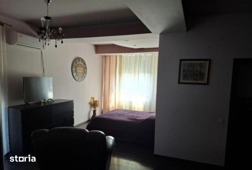 Casă cu 6 camere cu Teren 550 Mp în Tei