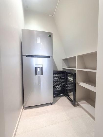 Apartament cu 4 camere decomandat, mobilat în Iancu Nicolae